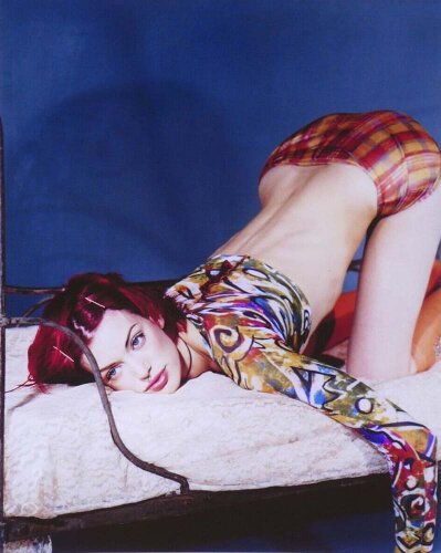 Color photo on photo paper - late print - courtesy signed- 29,2 x 23,3 on 30,5 x 30,2 cm