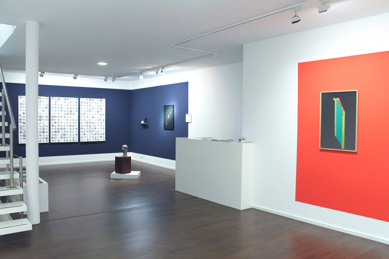 Exhibition view Baden-Baden It shows a picture of an exhibition with Martin Eder, Martin Wühler and Marco Habeck. Curated by Hendrik Bündge.